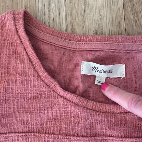 Madewell women’s top with cutout shoulders. - Picture 2 of 5